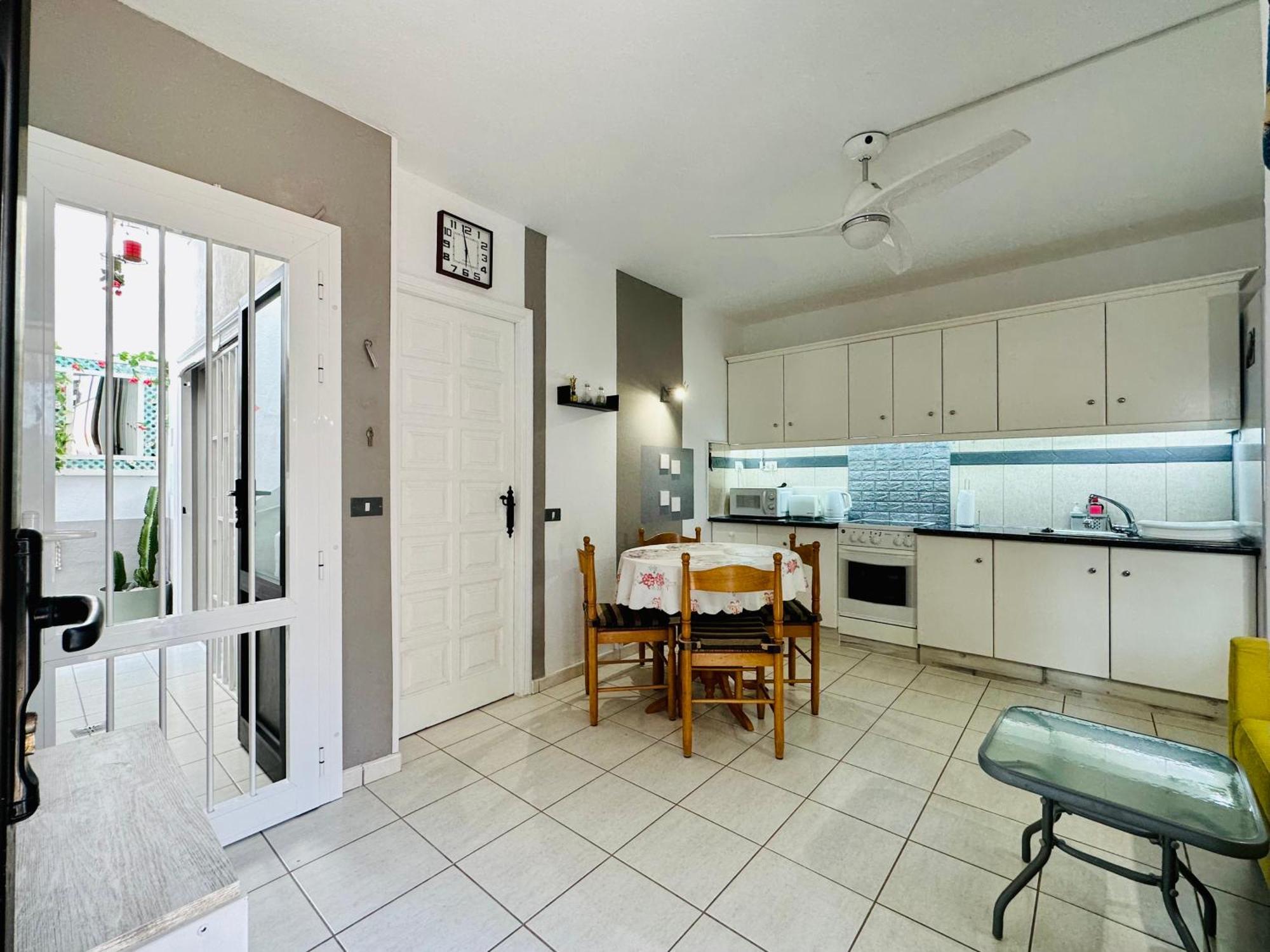 Quiet Apartment Chayofita Arona  Zewnętrze zdjęcie
